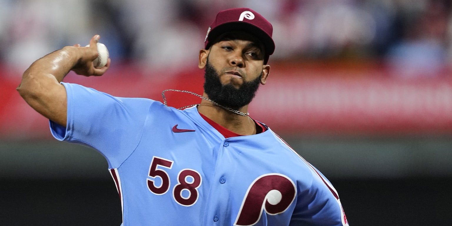 Seranthony Domínguez, Phillies agree to extension