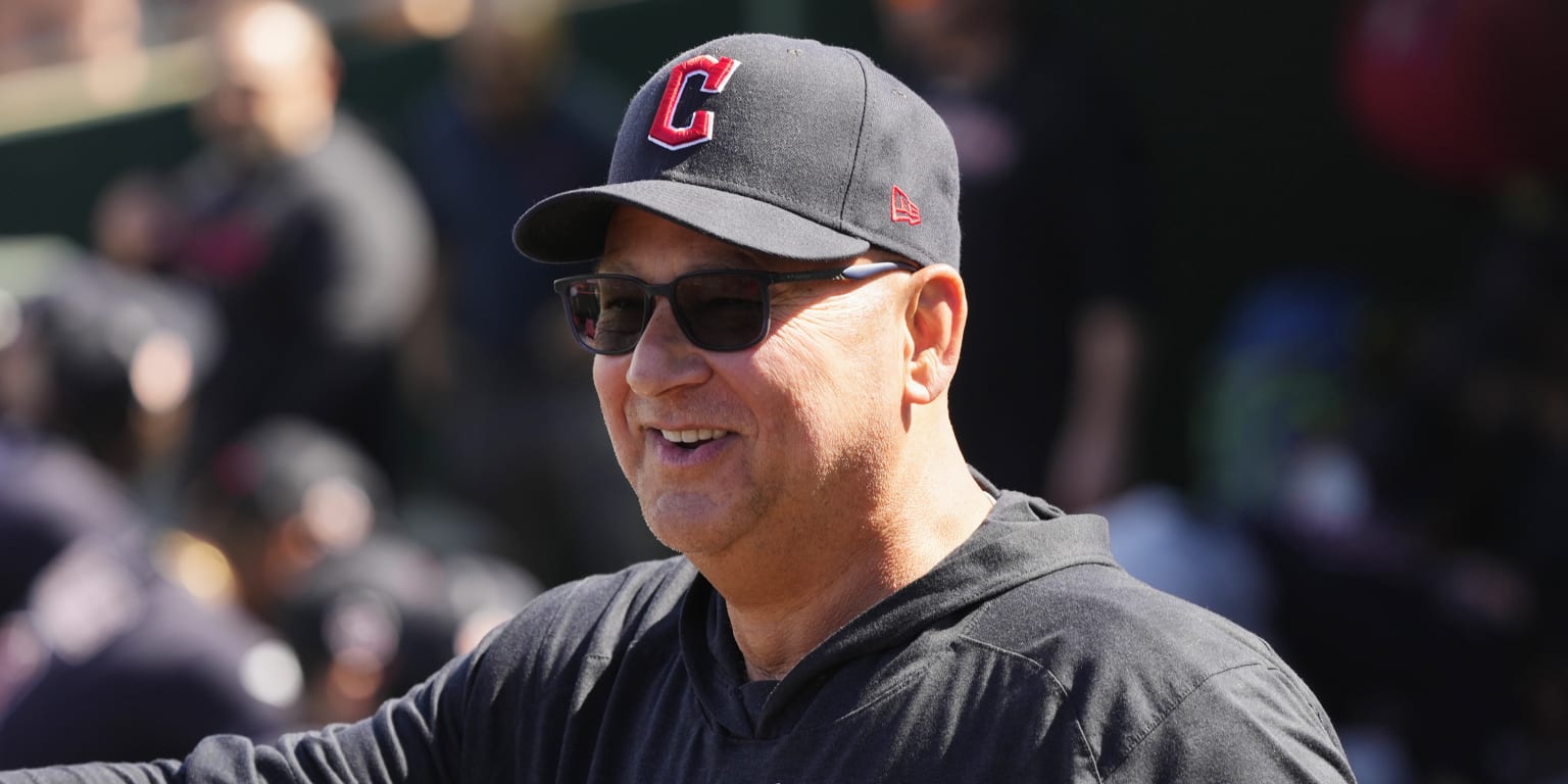 Francona has a little fun with two Guardians who made the team