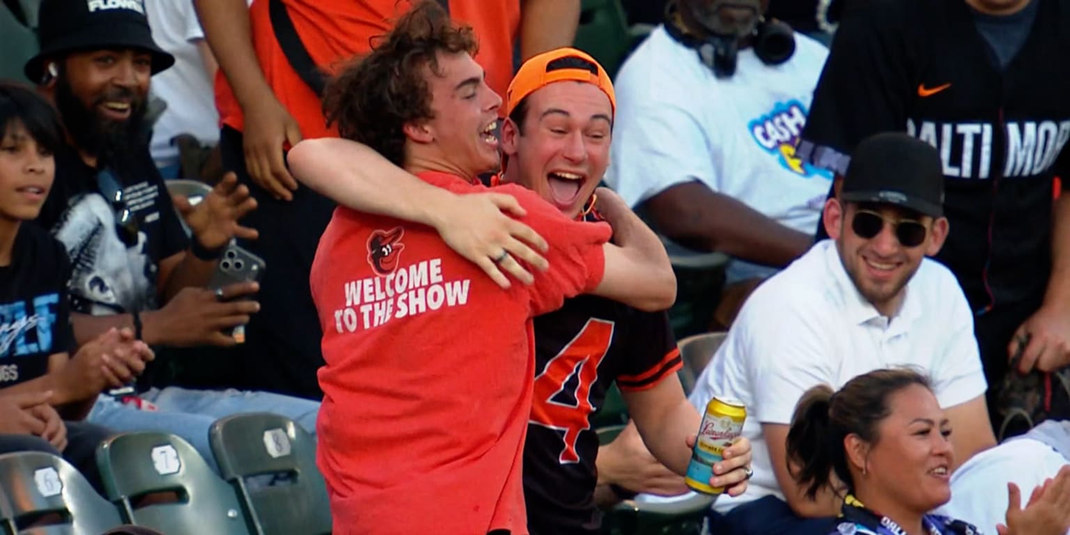 Luck strikes twice! O's fan snags two balls in two innings