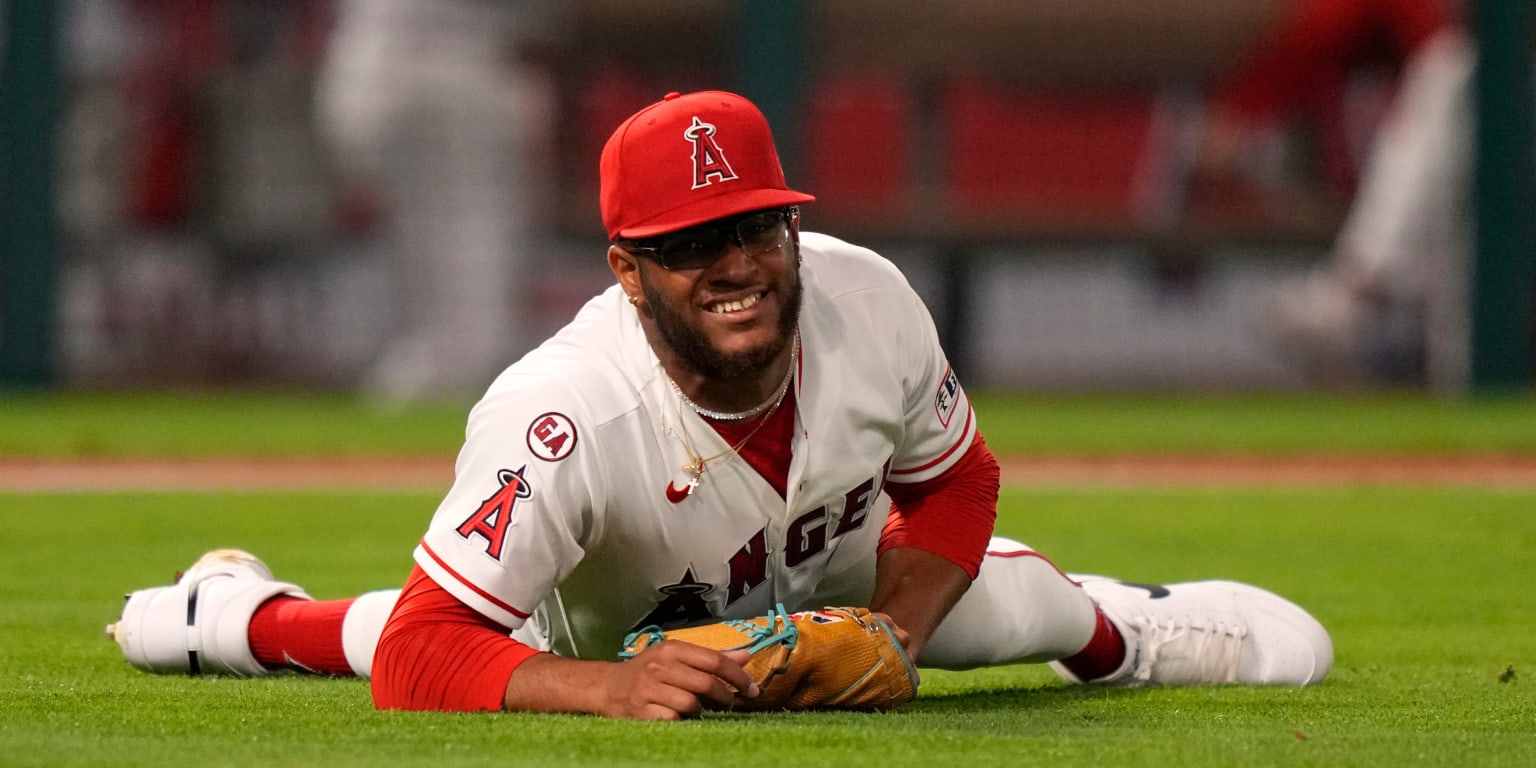 Lead slips away from Halos after Ureña's strong start upended by liner off knee