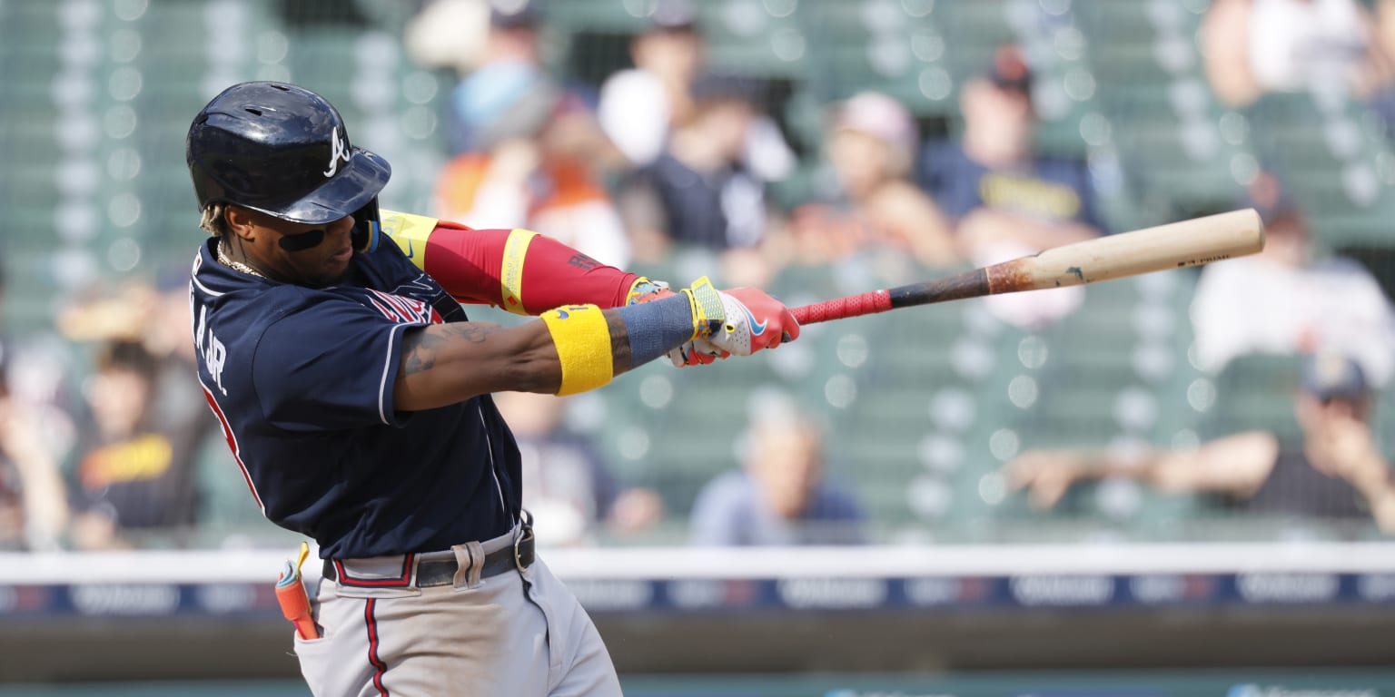 Acuña reaches batter’s eye with a must-see homer