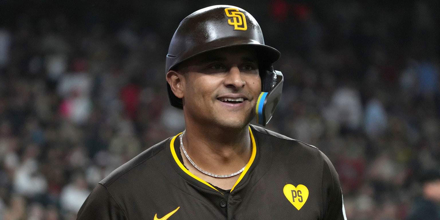 Donovan Solano signs contract with Mariners