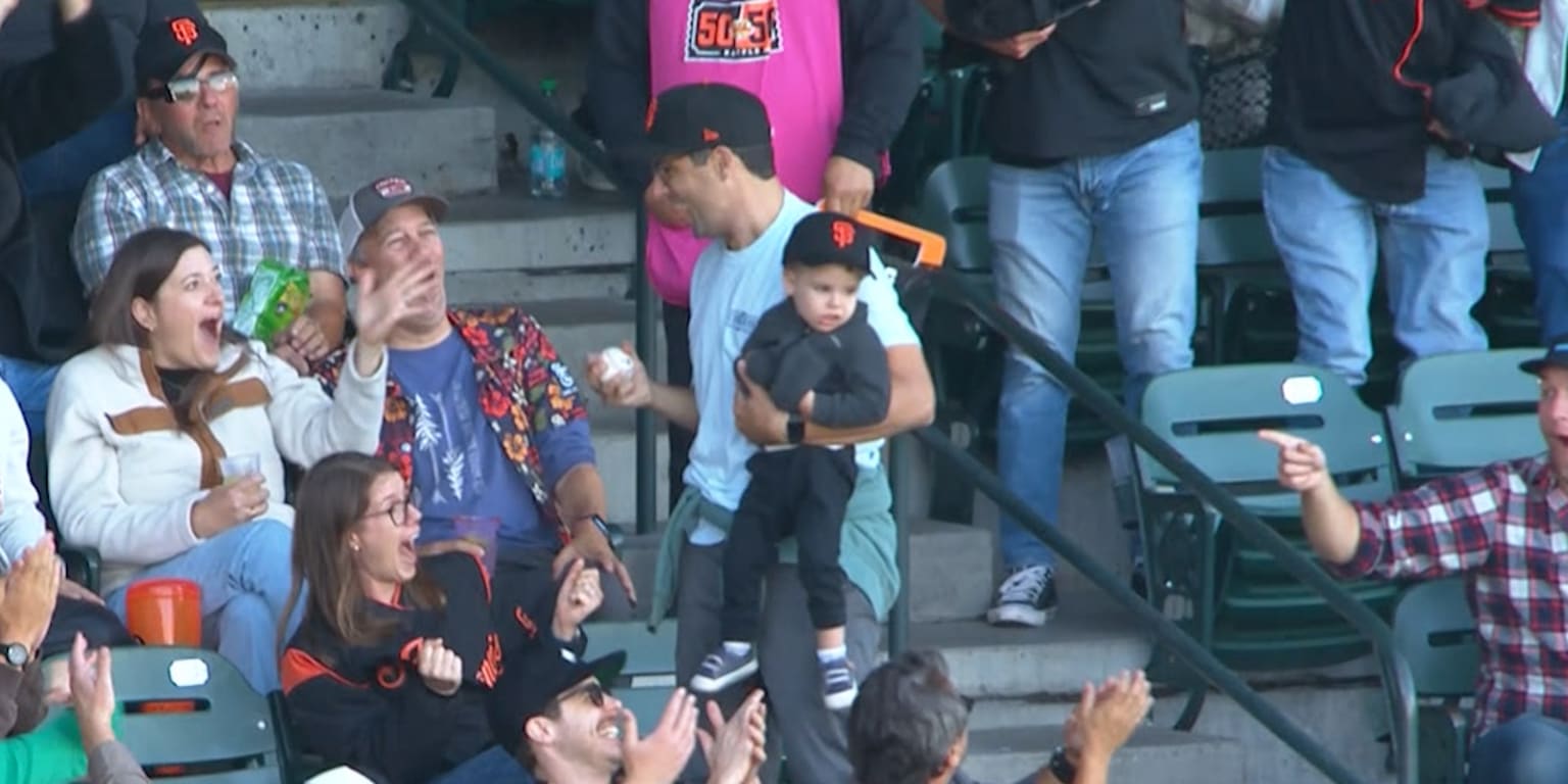 Not bad, Dad! Fan makes slick catch on foul ball while holding toddler