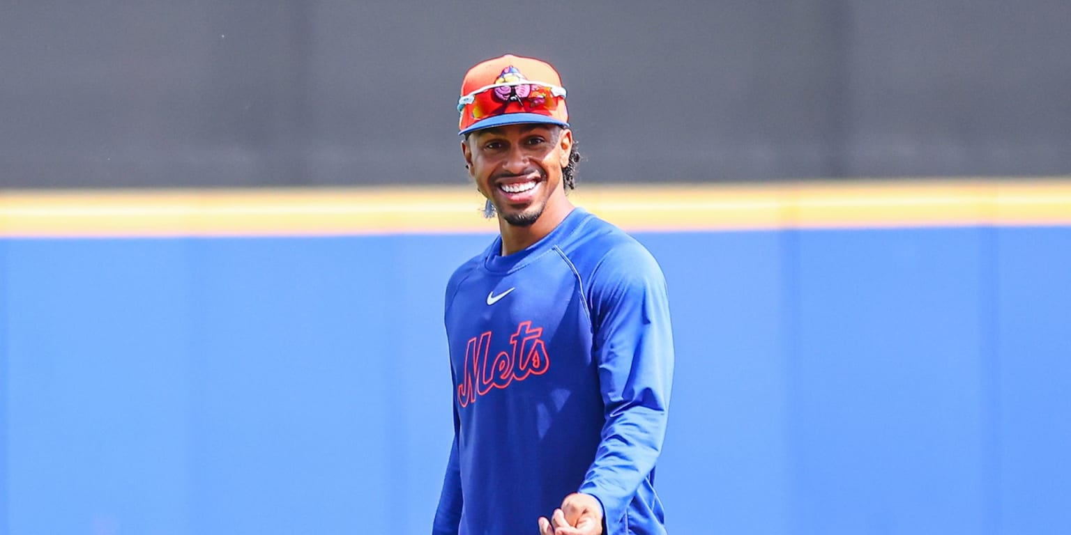 Lindor makes spring debut, on track for Opening Day