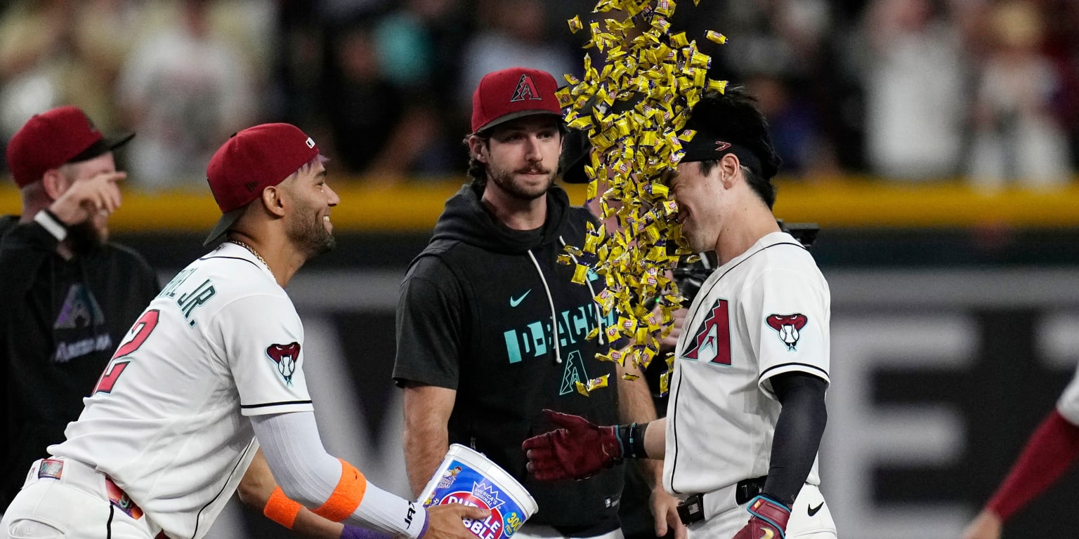 Carroll's walk-off keeps D-backs rolling with 5th straight victory