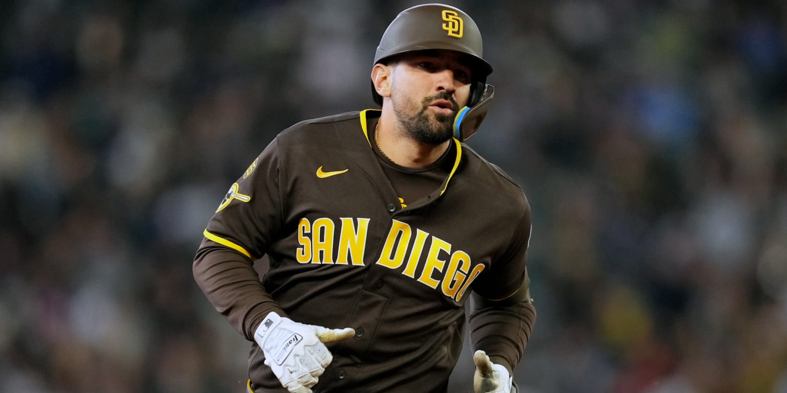 Padres designate Nick Castellanos for assignment; Taylor called up