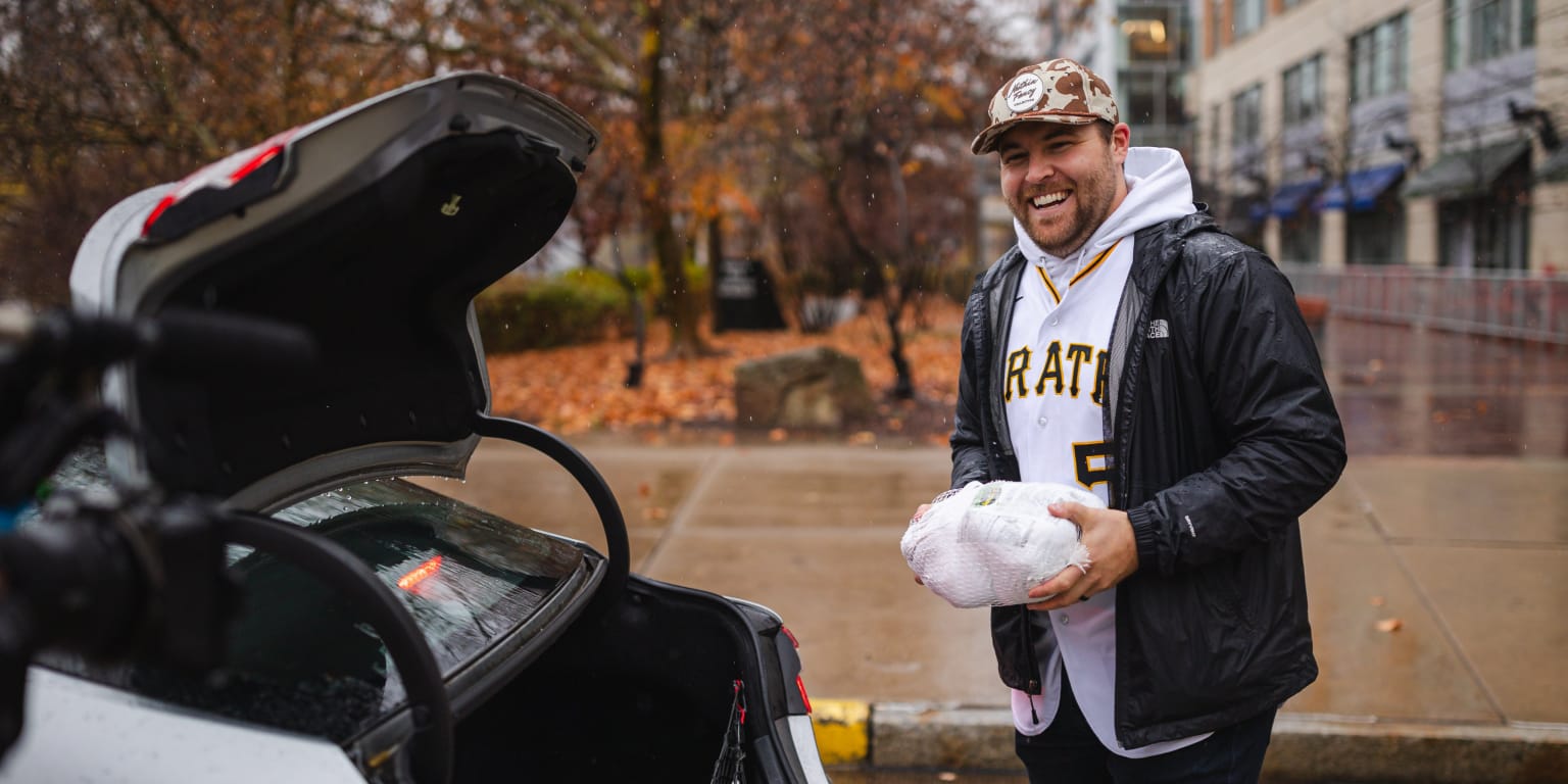 Pittsburgh Sports Teams and David Bednar Provide Thanksgiving Dinners