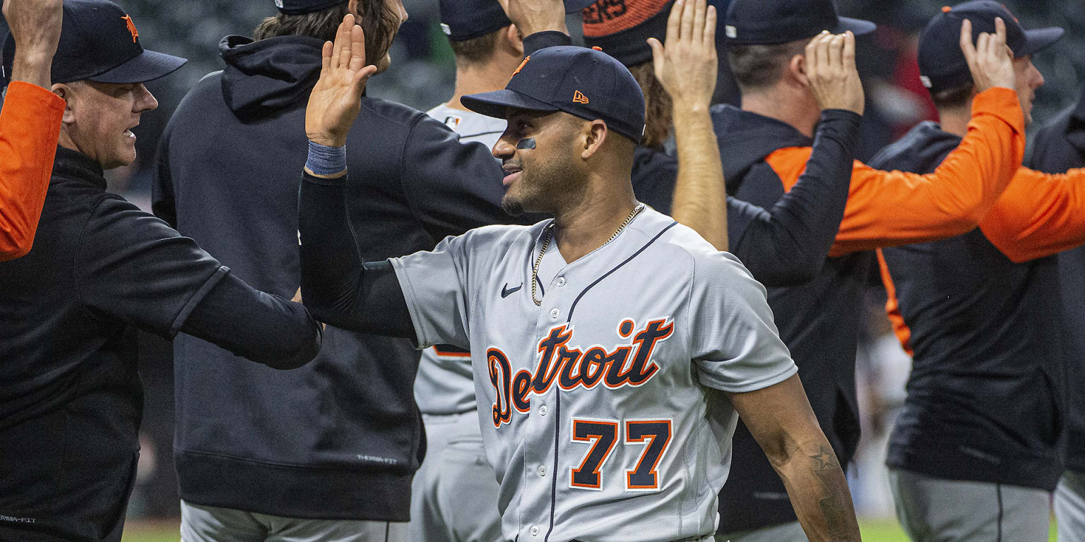 Andy Ibanez powers surging Tigers past Guardians