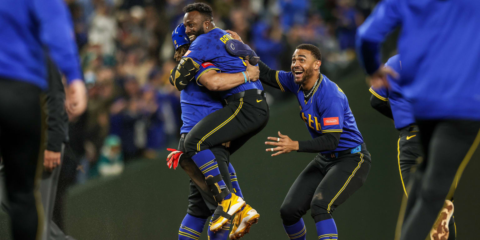 On night of homers, Arozarena's double walks it off for Mariners