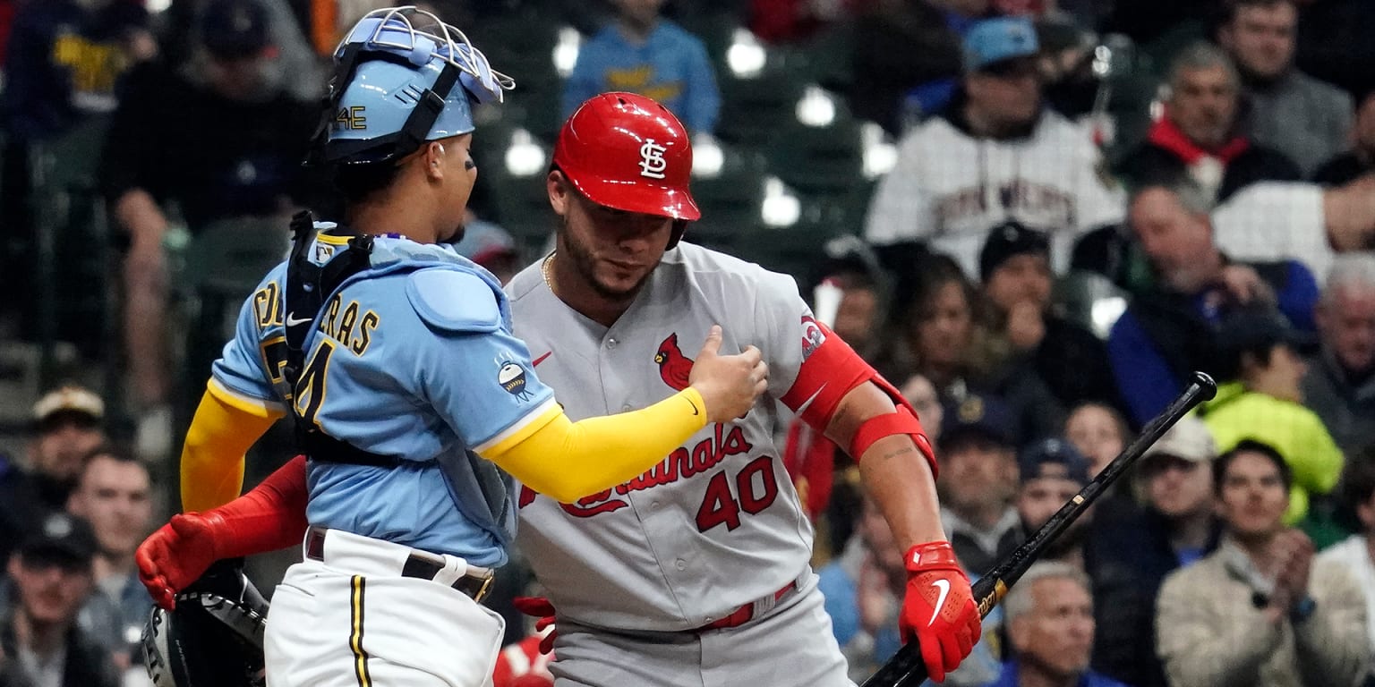 Willson Contreras for the St. Louis Cardinals faces brother