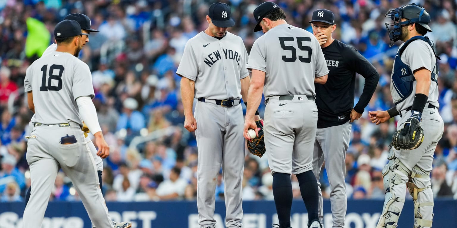 Carlos Rodón pitching
