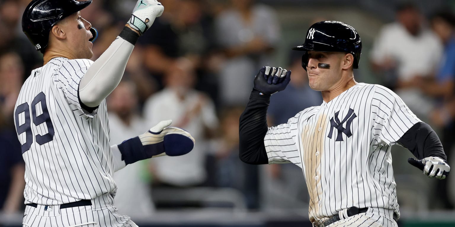 NY Yankees: Anthony Rizzo homers in first game; hear Sterling's call