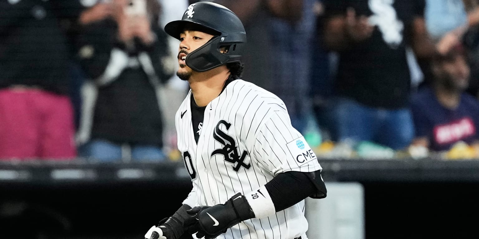 Vargas swings White Sox to sole possession of 1st in AL Central