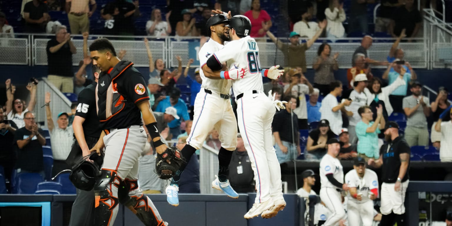 Mack plays hero as Marlins win on walk-off error