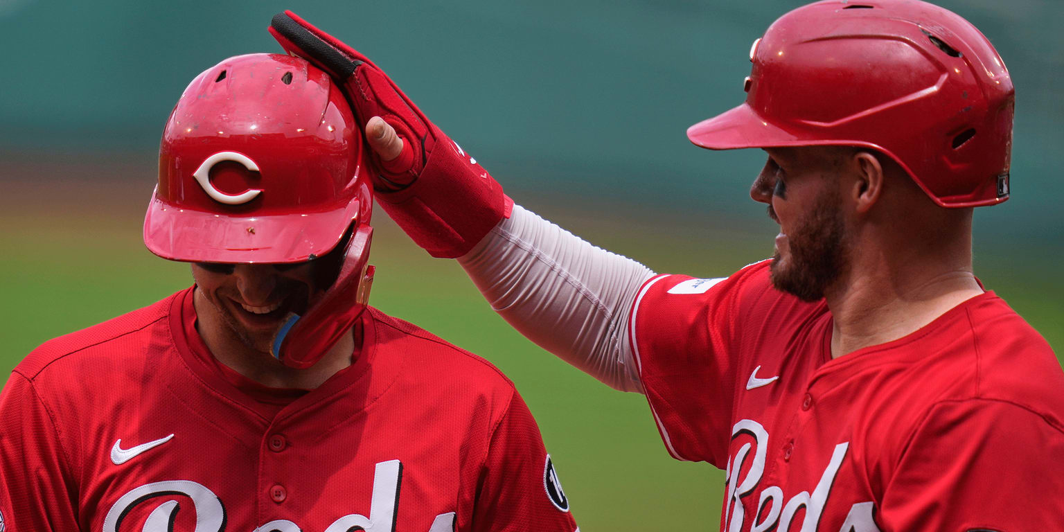 Steer, Lux, 2 others agree to 1-year deals to avoid arbitration (sources)