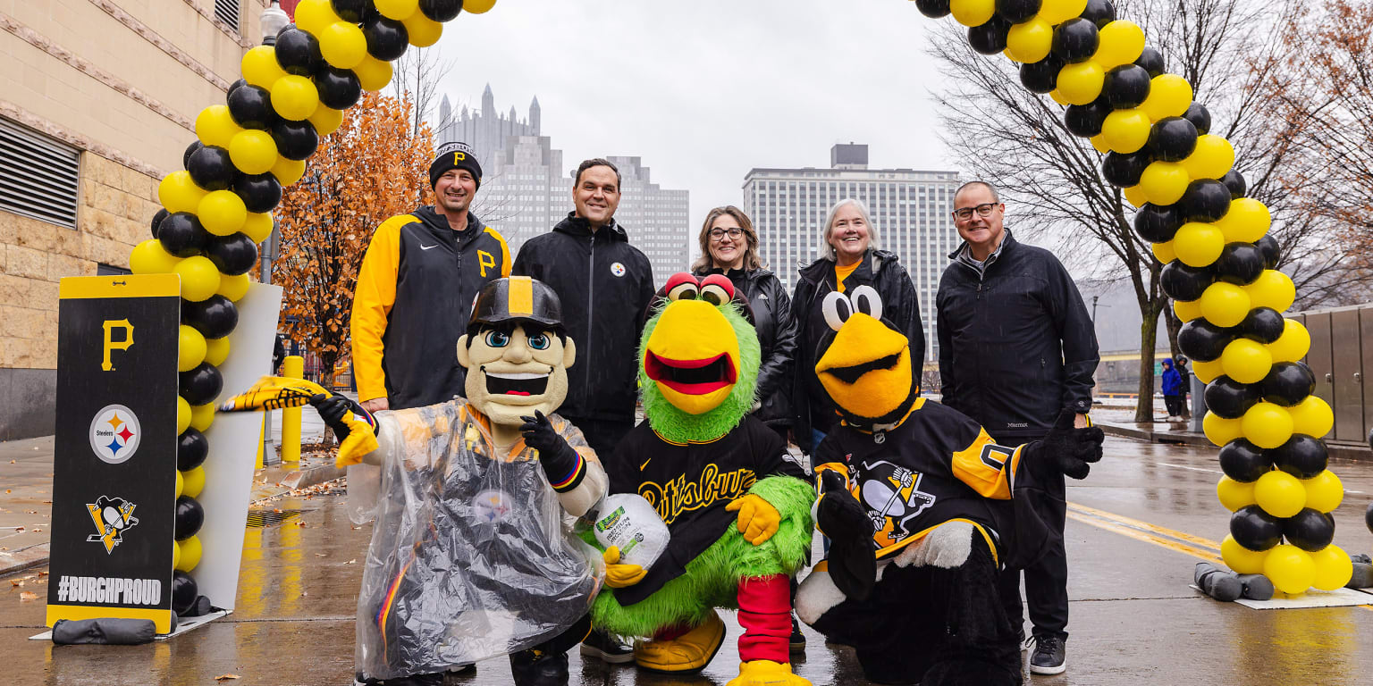 Pirates team with Steelers, Penguins for Thanksgiving meal distribution