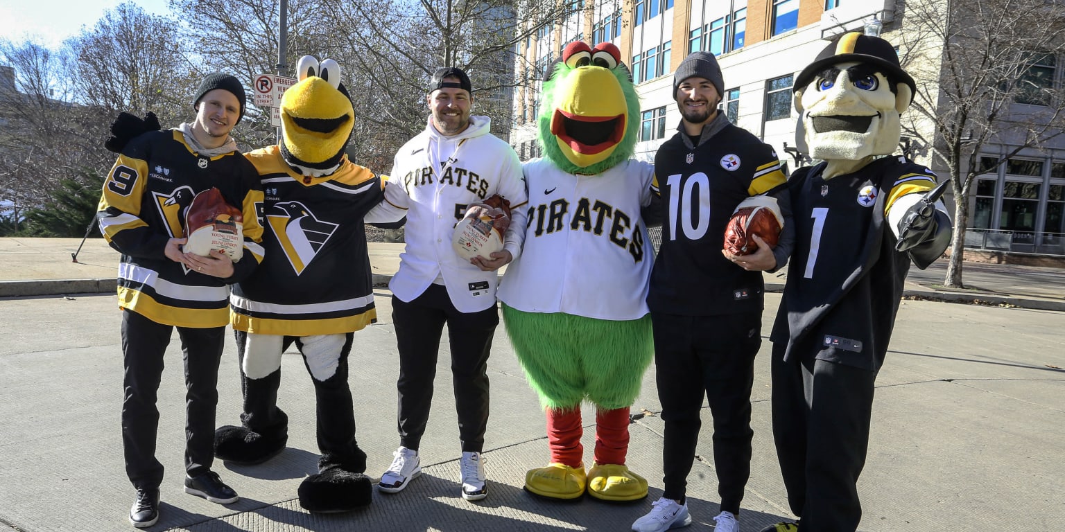 Pirates, Penguins, Steelers host Thanksgiving meal distribution - MLB.com