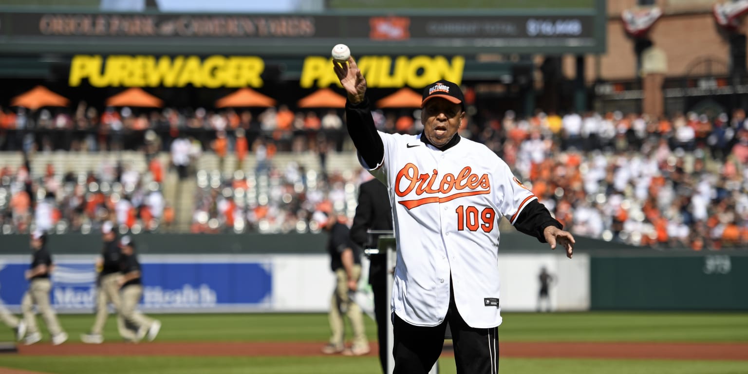 109-year-old(!) veteran throws out 1st pitch to kick off O's season