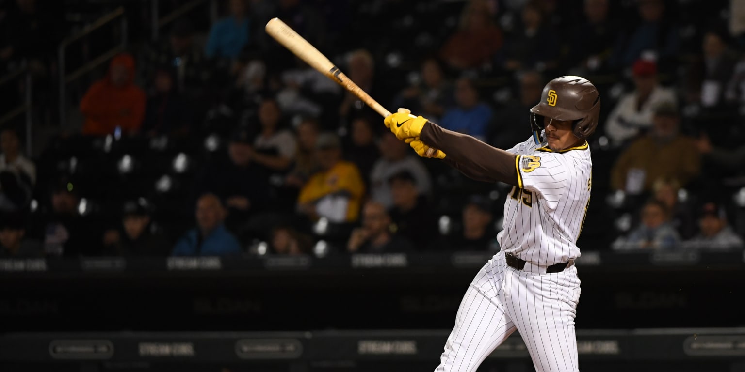 Padres aim to sign third top international prospect in a row