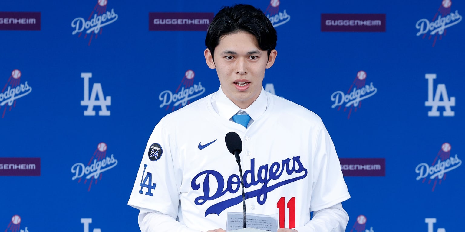 Roki Sasaki talks signing with Dodgers in press conference