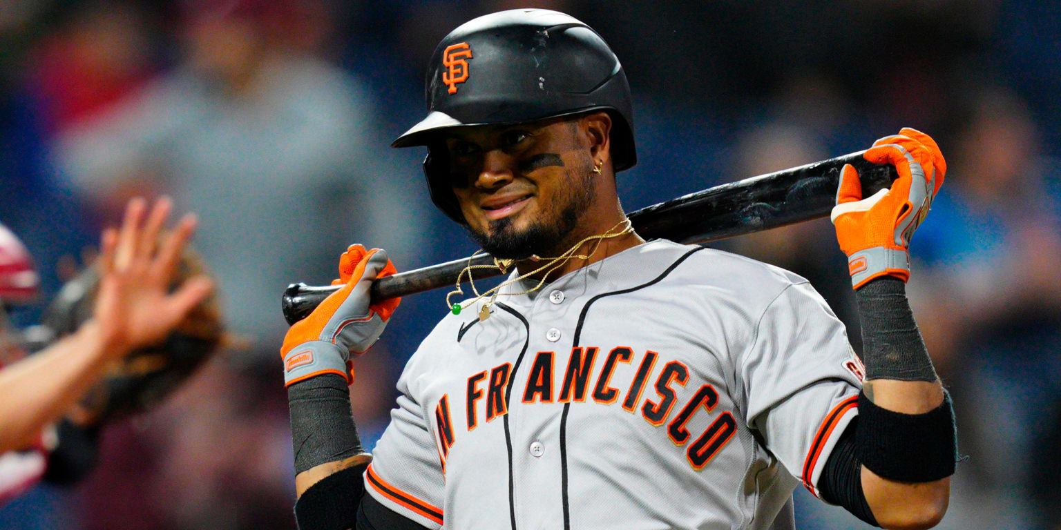 Giants swept in doubleheader after letting one-run leads slip away in both games