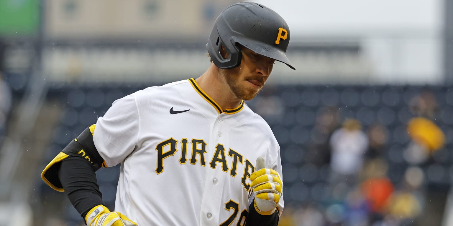 O'Hearn homers as part of 3-hit day to lead Bucs over Rox