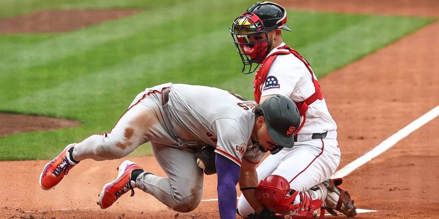 Adames (elbow), Bericoto (knee) exit Giants' game with injuries