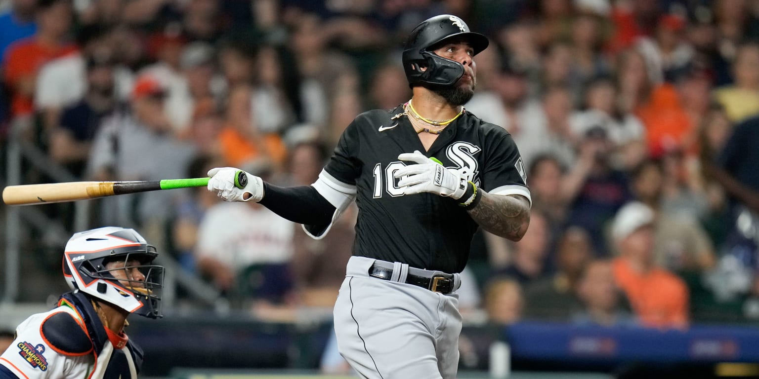 Robert, Moncada power White Sox past Astros 6-3