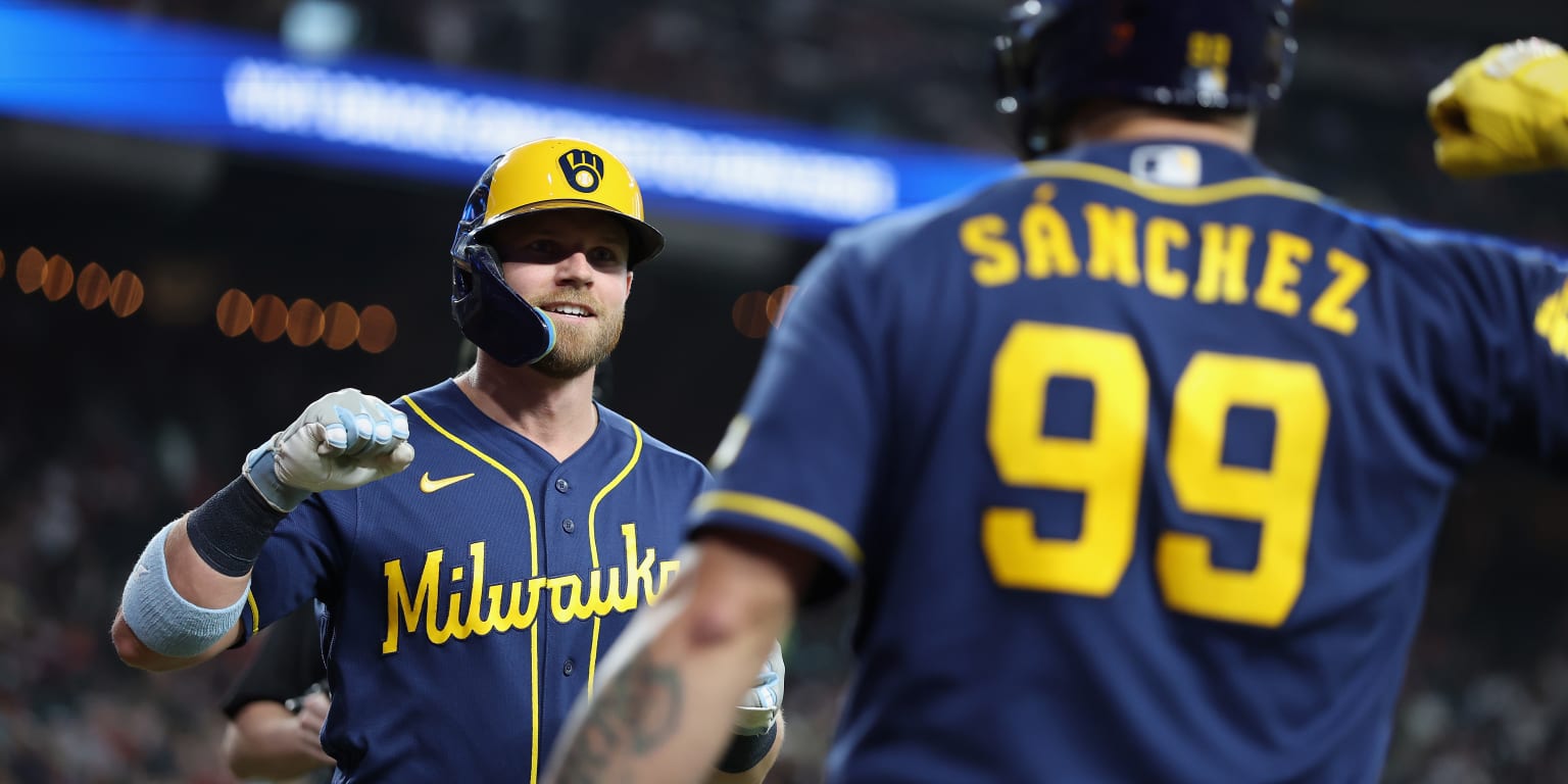 Bauers comes through with go-ahead blast to help Crew claim series vs. D-backs