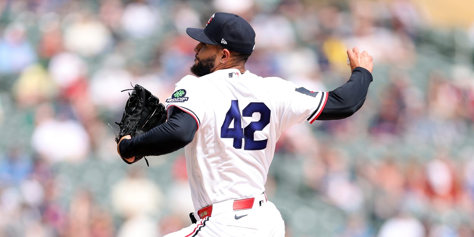 For Woods Richardson, donning No. 42 on the mound an emotional moment