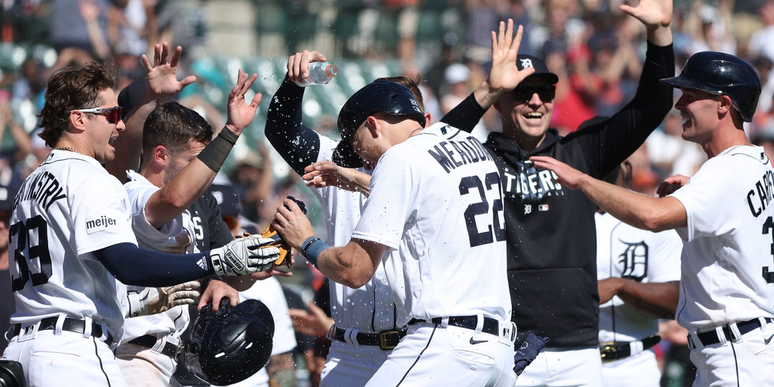 World Series: Giants Take 3-0 Lead Over Tigers - The New York Times