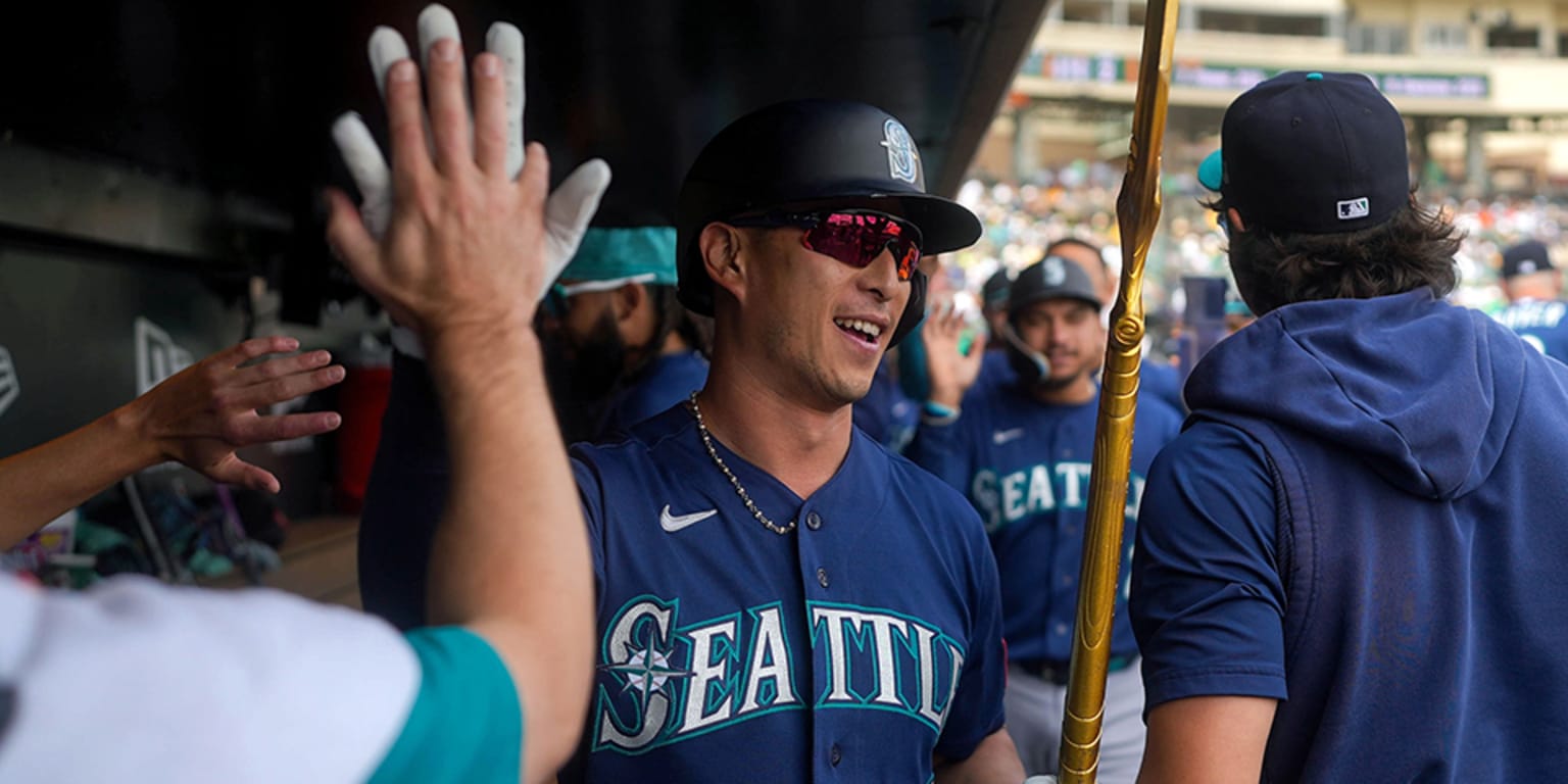 Mariners activate Refsnyder, DFA Kennedy