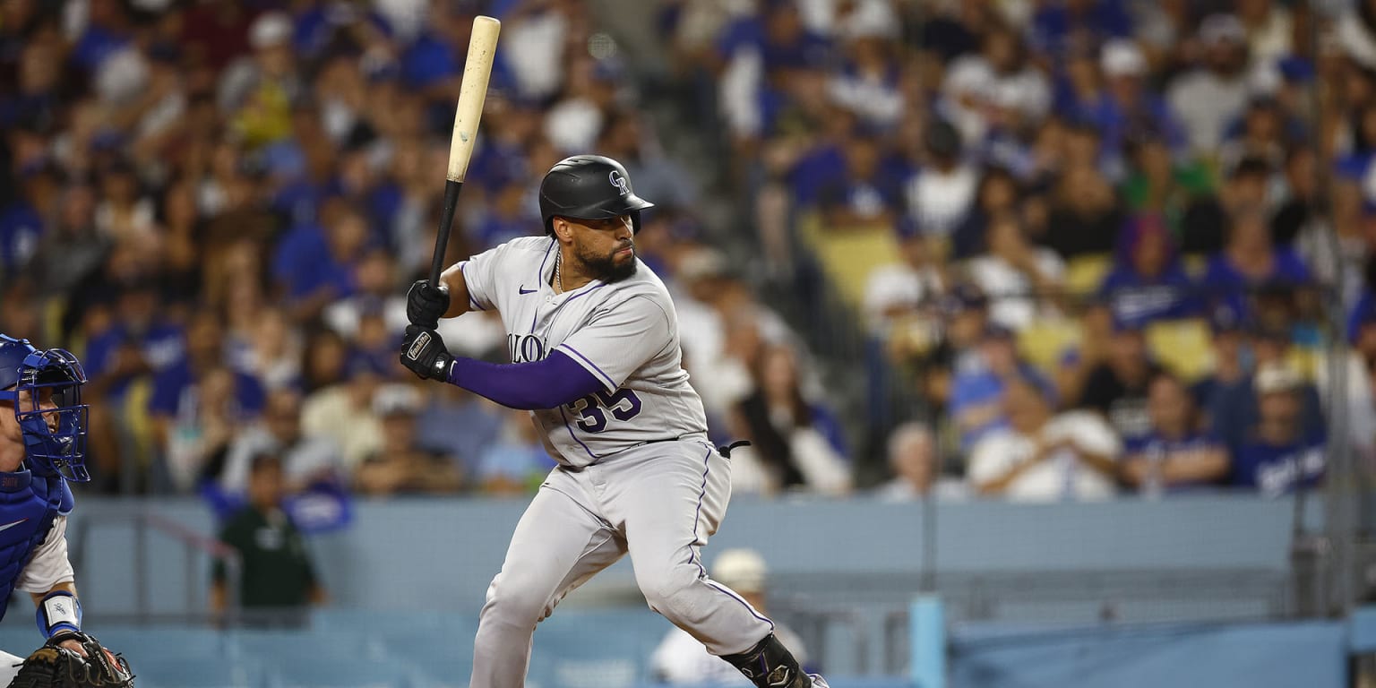 Elias Díaz steady behind the dish for Rockies