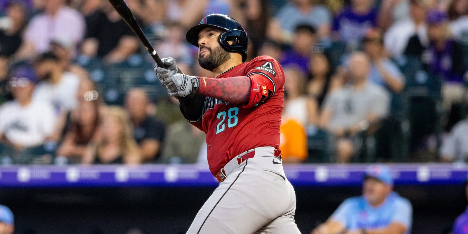 4 teams in the race for Eugenio Suárez (sources)