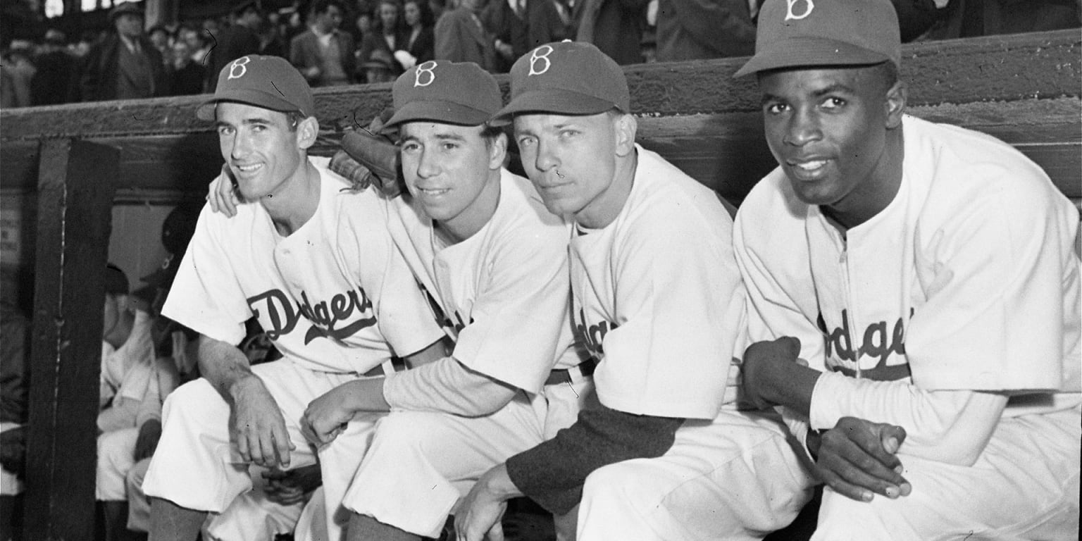 pee wee reese jackie robinson famous photo