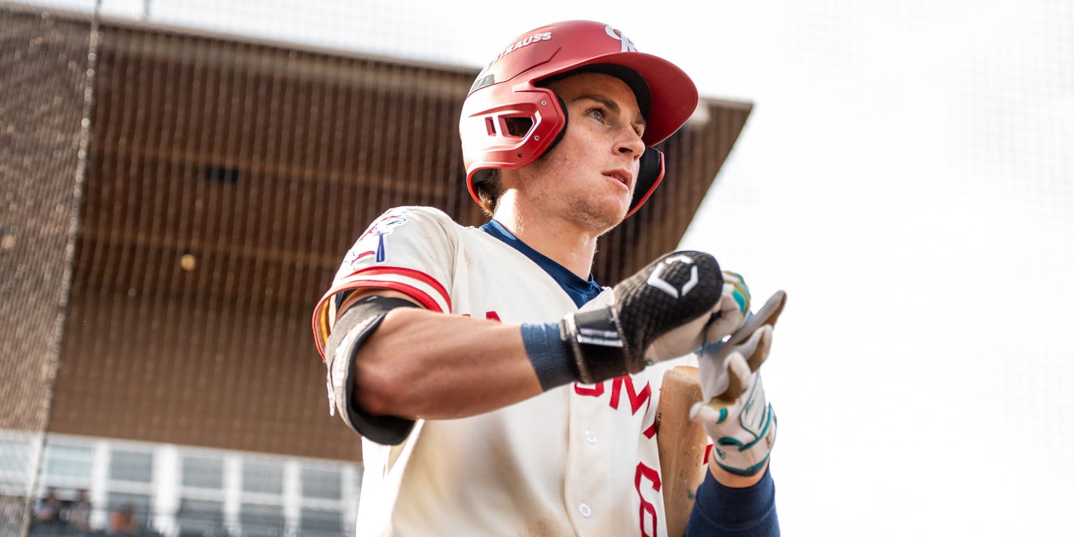 Emerson menunjukkan mengapa dia adalah prospek terbaik MLB No. 7 dengan pertahanan, kekuatan di Triple