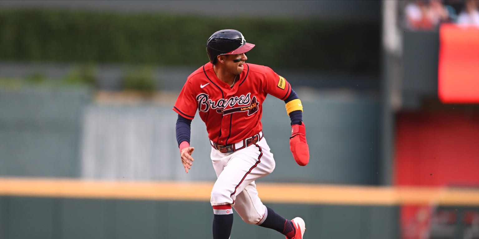 Dubón continues 2-out success, lifts Braves to comeback win against the Miz