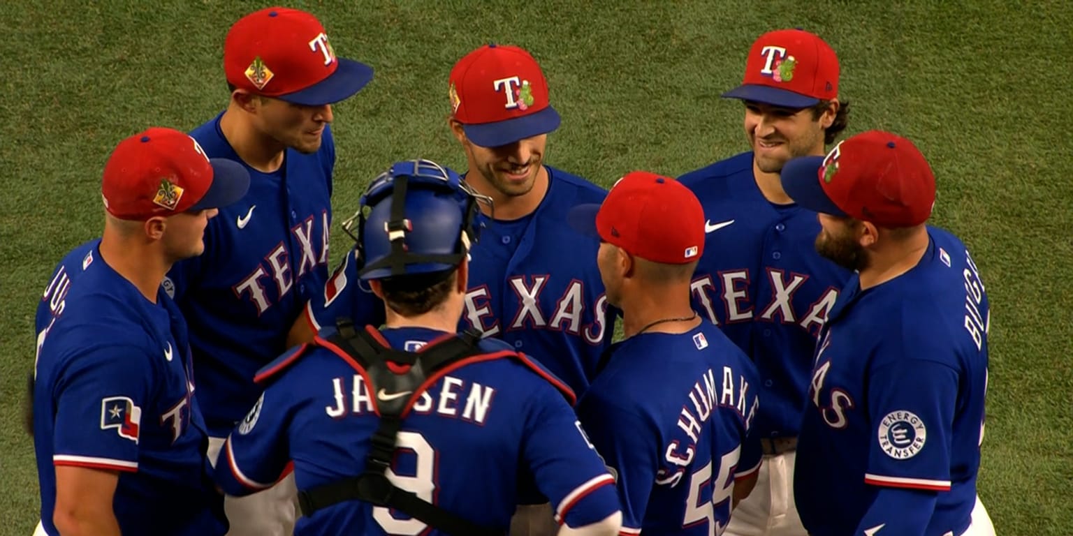 Best mound visit of Baumler's life -- finding out he's a Major Leaguer!