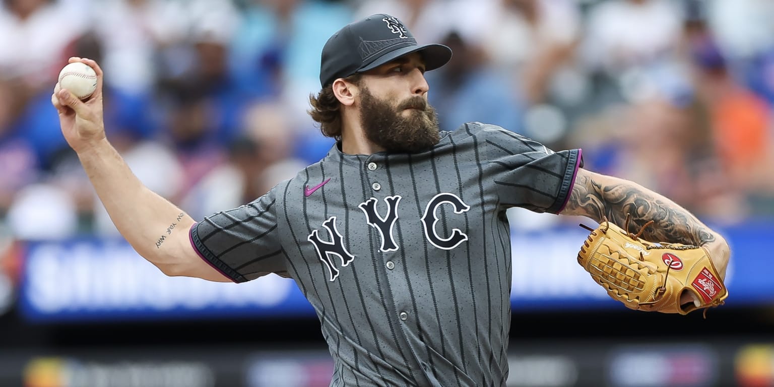 Padres add RHP Ty Adcock to bullpen on 1-year deal