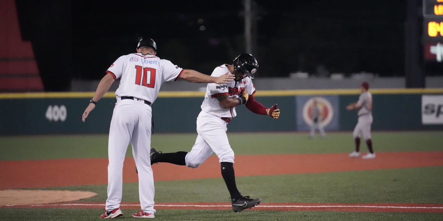 Minier, Leones dominaron a Gigantes en Puerto Rico