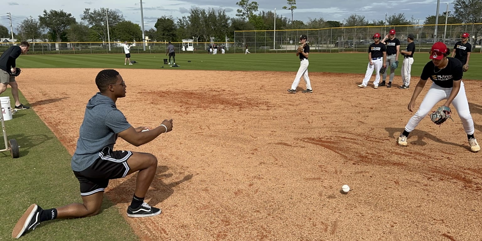 Xavier Edwards hosts baseball camp in South Florida