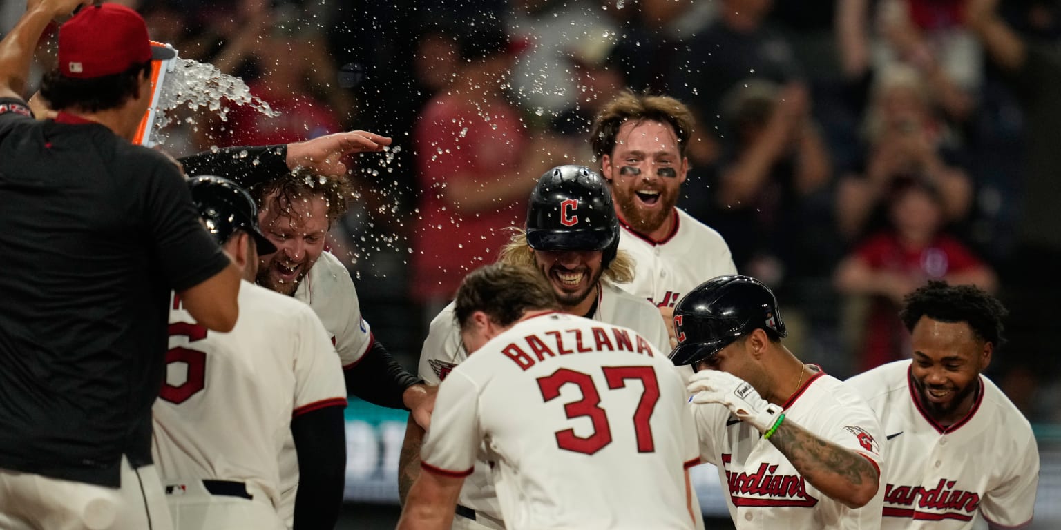 Rocchio stuns White Sox with 2nd career walk-off HR in AL Central thriller