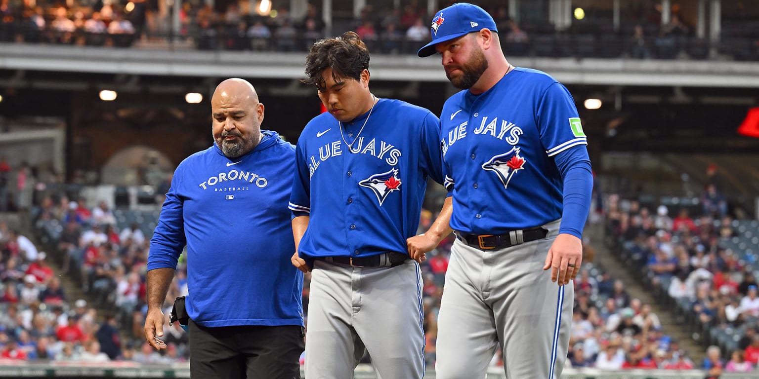 Blue Jays pitcher Hyun Jin Ryu leaves game after being struck by
