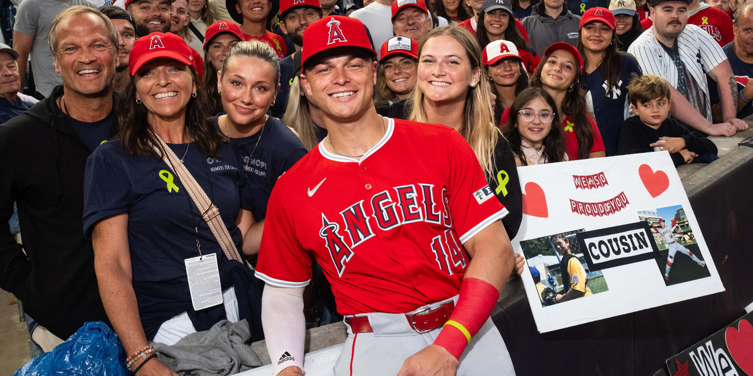 Logan O'Hoppe celebrates dad being cancer-free