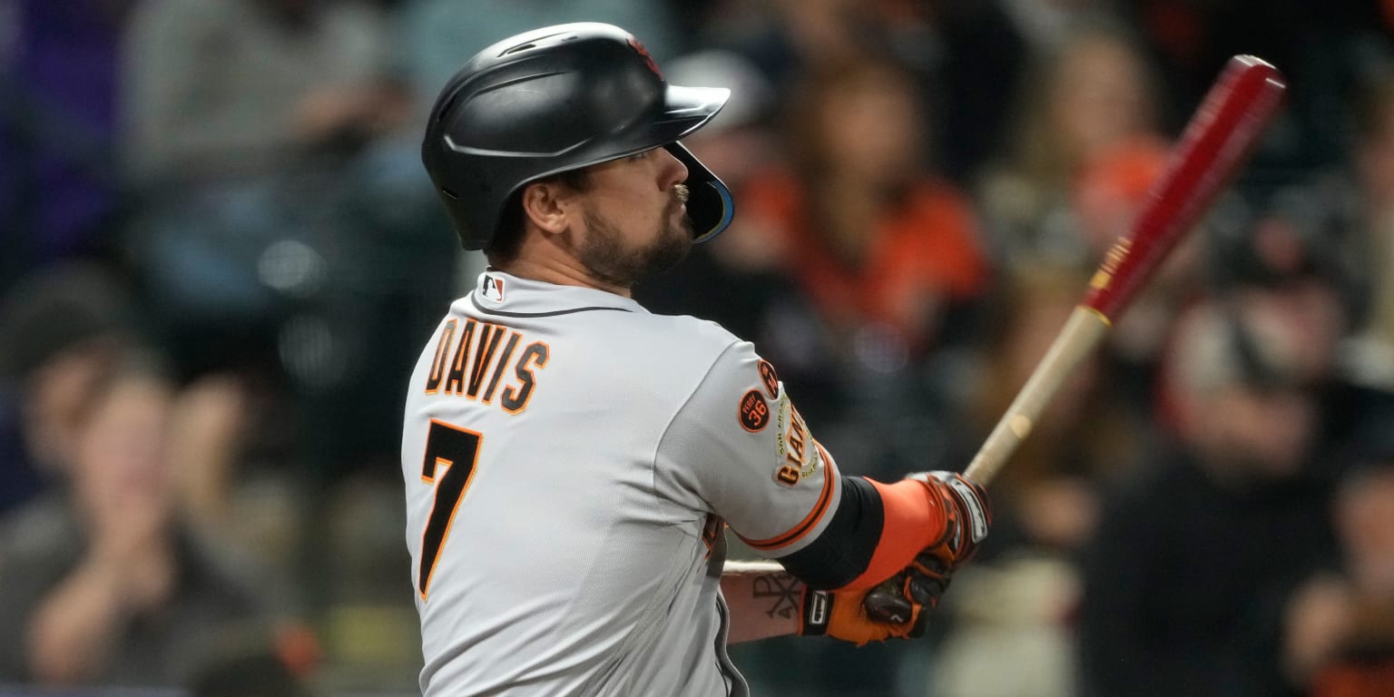 A's, J.D. Davis agree to 1-year deal