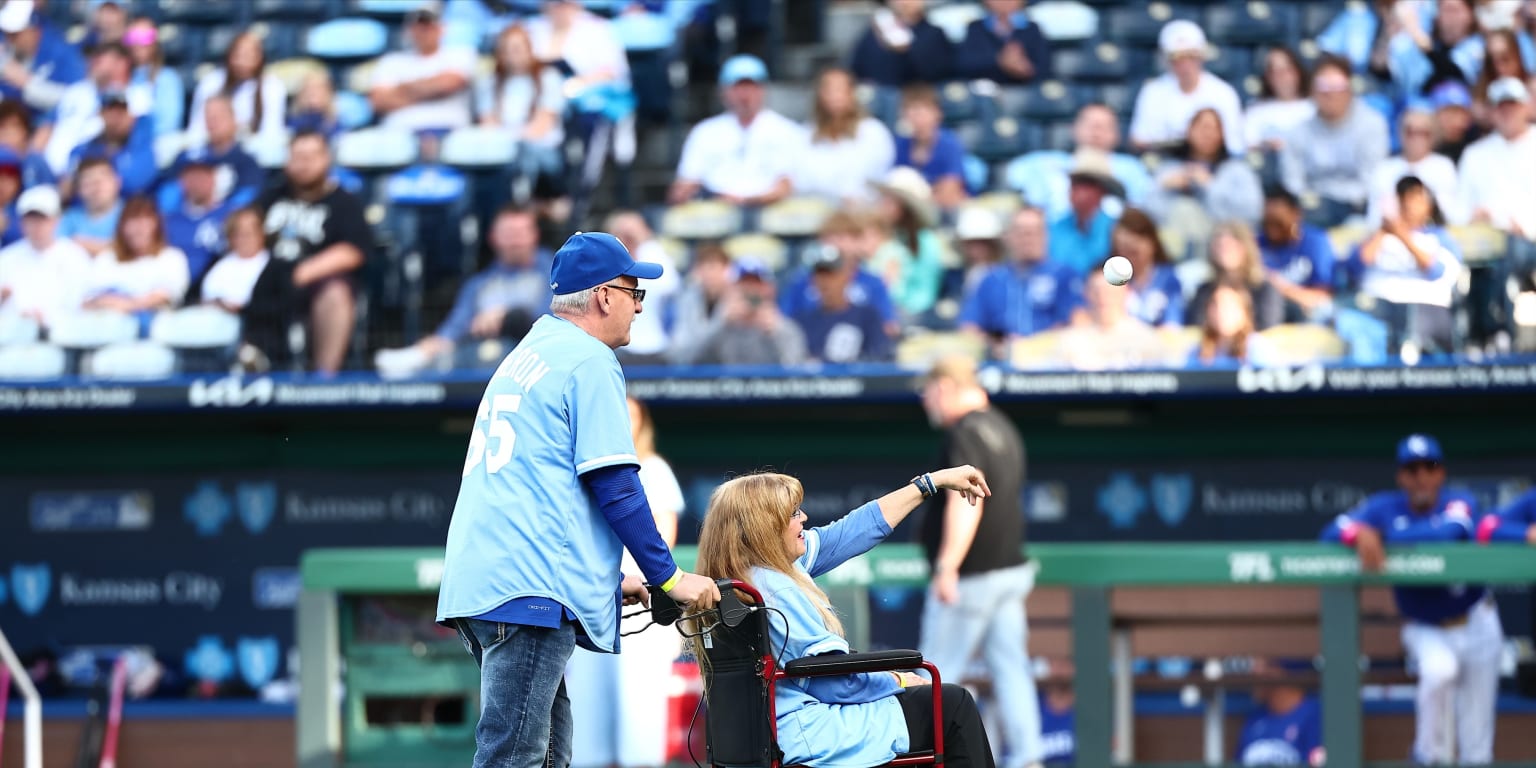 'Anything for Noah': Cameron's mom throws first pitch on Mother's Day