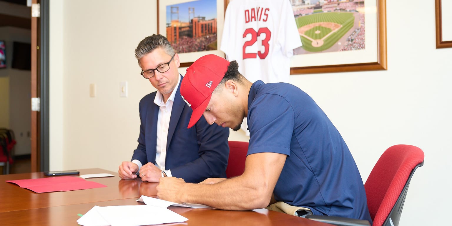 Cardinals go with power move in first round, draft Arizona slugger Chase  Davis at No. 21