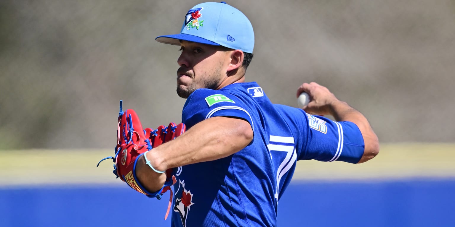 Berríos has stress fracture in elbow, but expected to pitch through it