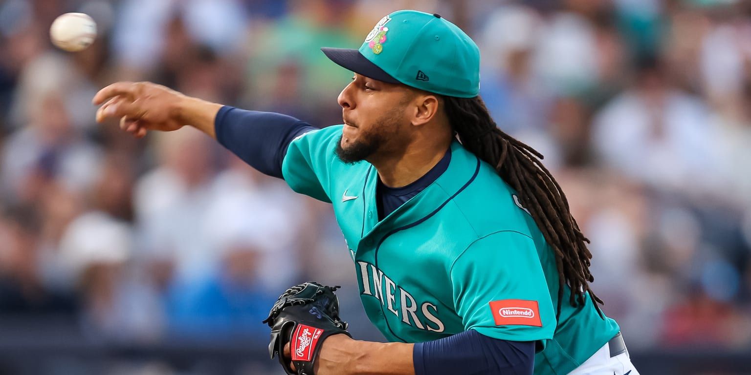 Castillo says offseason regimen is fueling early spring velo