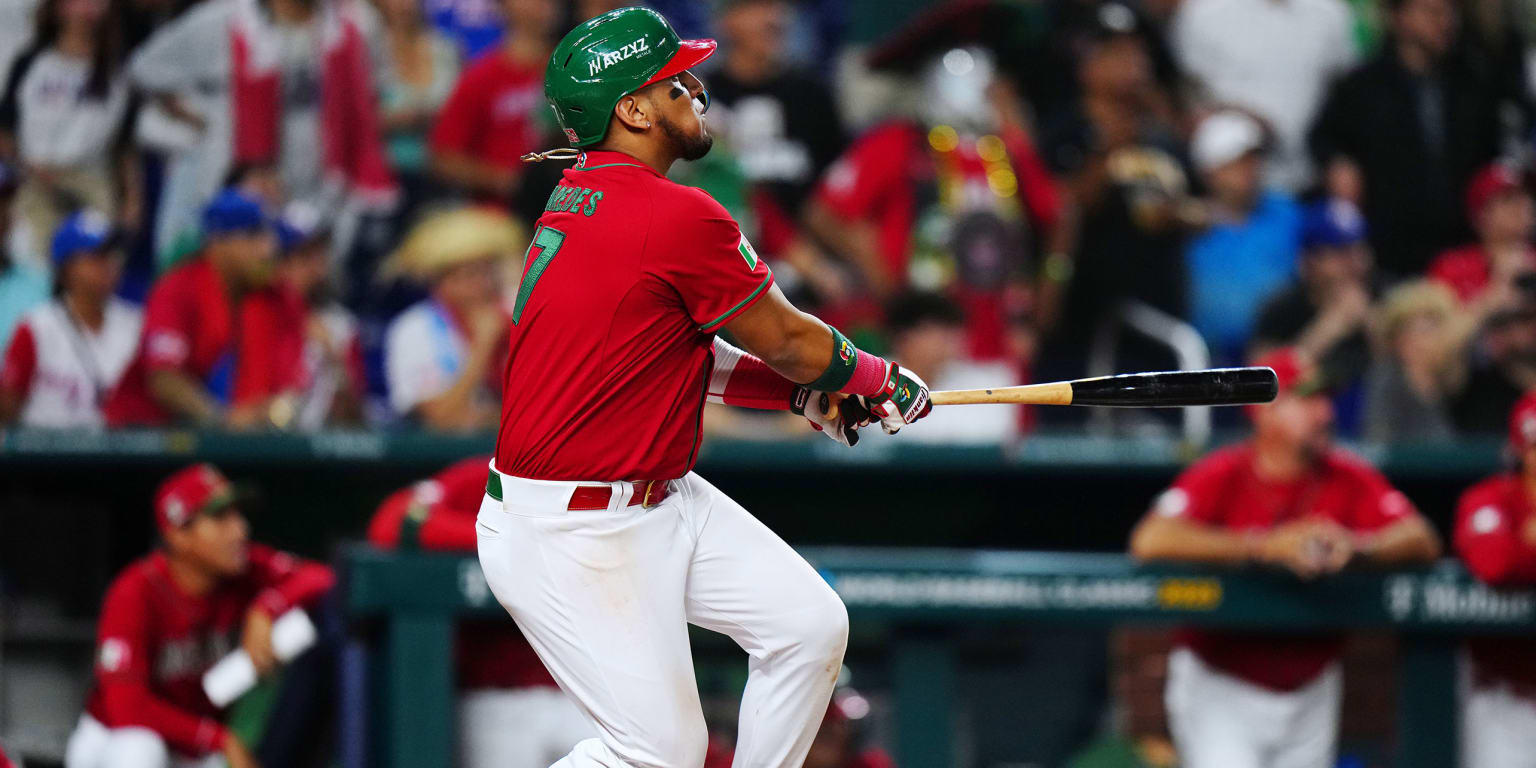 Isaac Paredes delivers three RBIs in Mexico win vs. Puerto Rico